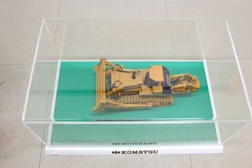 KOMATSU ミニチュア D-475A ブルドーザー ケース アクリルケース