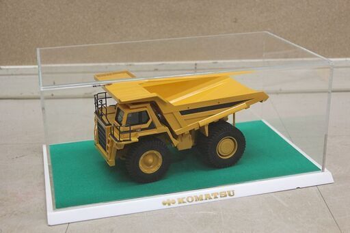 KOMATSU ミニチュア HD785 ダンプトラック ケース アクリルケース コマツ 台座 付 (E1790wY)