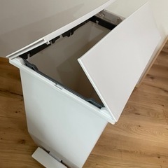 【数日の使用のみ】SOLOW風ゴミ箱　棚下ペダルペール45L デコホーム限定商品の画像
