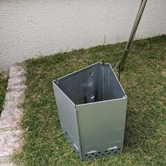 バーベキュー台と火おこし器の画像
