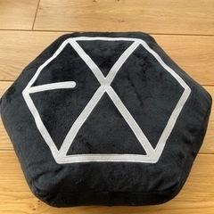 EXO クッション　ロゴ　新品未使用  枕の画像