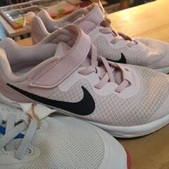 NIKE　ピンク19cm　ブルー20cm　2点の画像