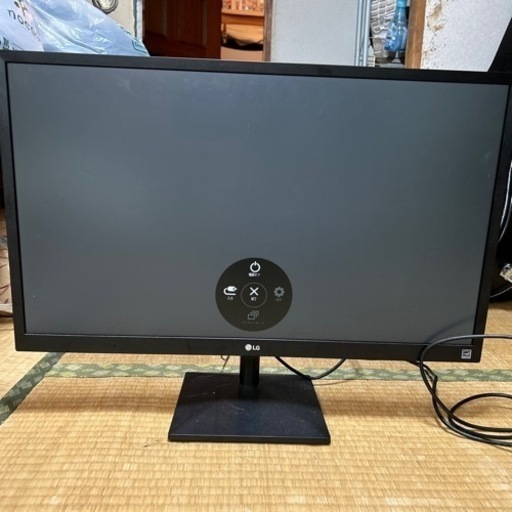 LG27型モニター。