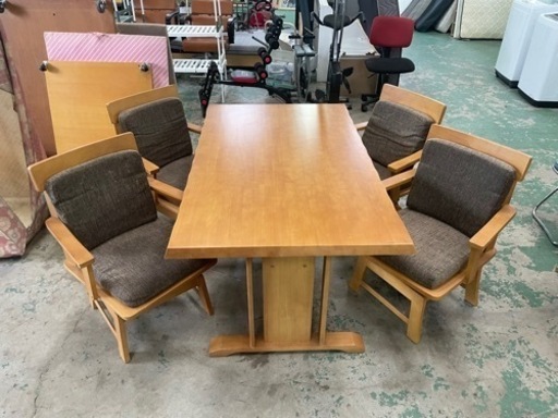 お話中☆中古品☆４人がけのダイニングテーブル☆回転椅子セット♪
