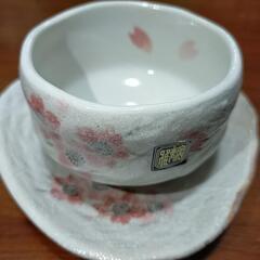 桜模様の抹茶碗（赤青ペア）の画像