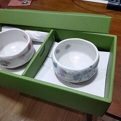 桜模様の抹茶碗（赤青ペア）の画像