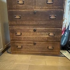 アンティークの桐ダンスの画像