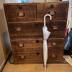 アンティークの桐ダンスの画像