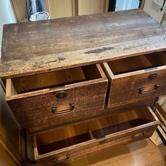 アンティークの桐ダンスの画像