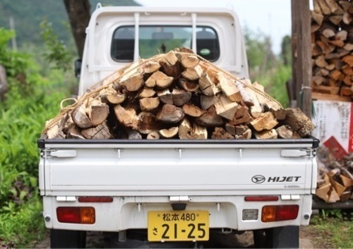 薪、軽トラック山盛り