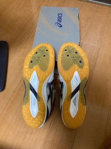 アシックス新品バレーシューズです。