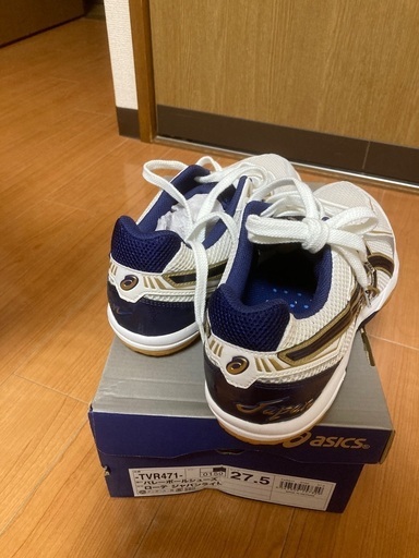 アシックス新品バレーシューズです。