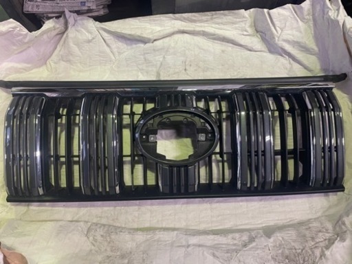 ランドクルーザープラド 150系 純正フロントグリル
