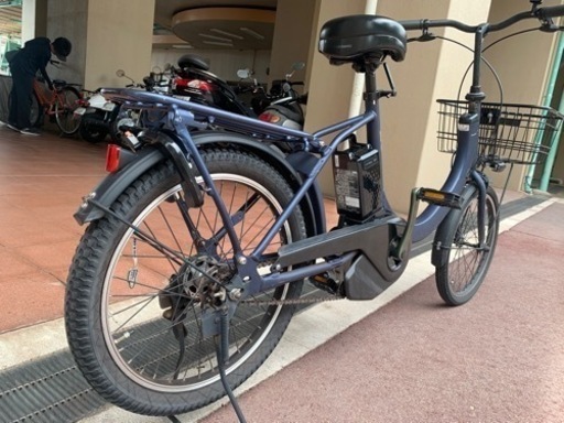 青い電動自転車