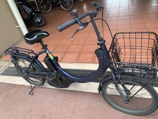 青い電動自転車