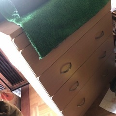 タンス、業務用扇風機、人工芝