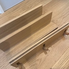 お譲りします　無印の壁用棚とフックの画像