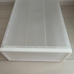 取引中　無印良品　プラスチック衣装ケースの画像
