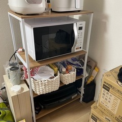 ホワイトのキッチン棚の画像