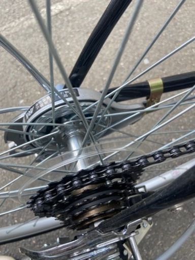 お話し中っ新品同様★パンクしない自転車 27型6段変速 LEDオ一トライ ト黒 CHACLEエアレスタイヤBAA .装備ディンプル式後