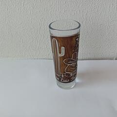 ワイングラスとカップの画像