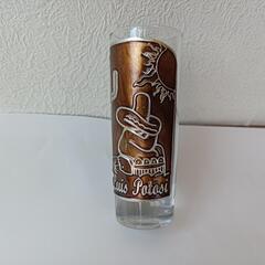 ワイングラスとカップ