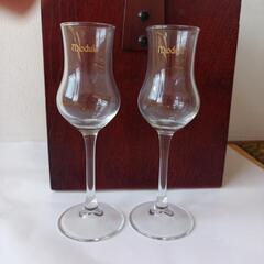 ワイングラスとカップの画像