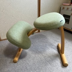 ［取引中］バランスイージー　グリーン　姿勢矯正椅子　子どもから大人