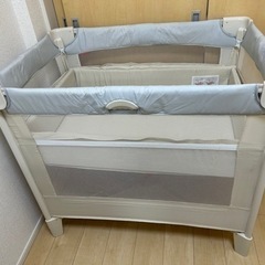 アップリカ　ベビーベッド　ココネルエアー　グレー