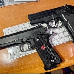 モデルガン　2丁