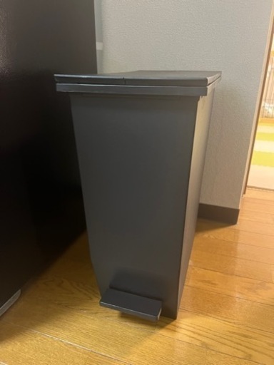 ペダル式ゴミ箱 35L SOLOW