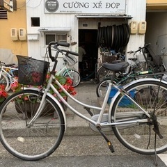 🎉🎉　ママチャリ　２６インチ　カギ　付き　ライト　付き　シルバー...