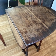 イギリスアンティークテーブルの画像