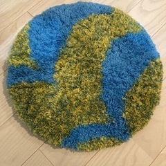 地球模様の丸型クッション