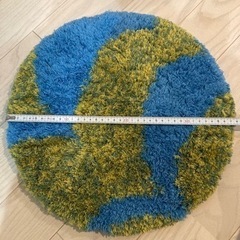 地球模様の丸型クッションの画像