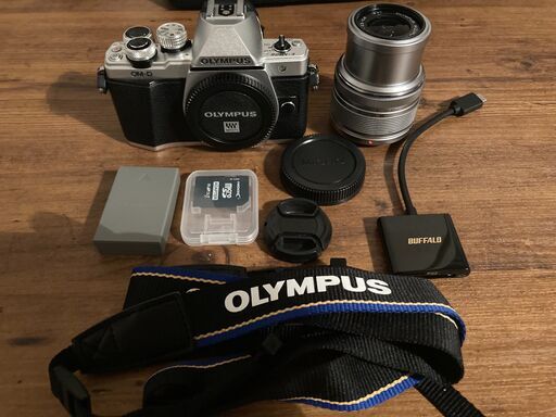 【美品】ミラーレス一眼カメラ、OLYMPUS  OM-D E-M10 Mark II レンズセット