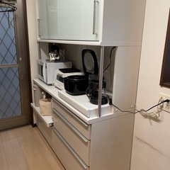 160幅の食器棚