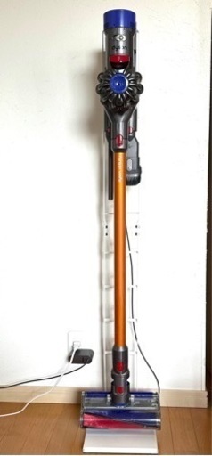ダイソン 掃除機 スティックタイプ V8  充電器スタンド付き