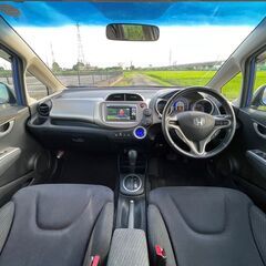 フィットハイブリッド 10thアニバーサリー 2年車検付の画像