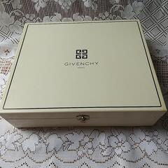 【ジバンシィ　パーティー皿セット】GIVENCHYの画像