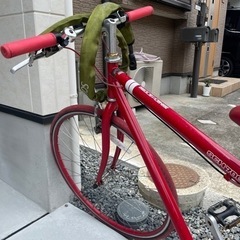 赤色　マウンテンバイクの画像