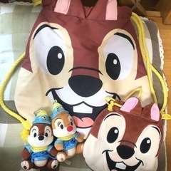【交渉中】チップとデール　リュック　ポーチ　ぬいぐるみバッチ