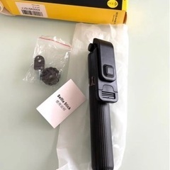 新品　撮り棒SELFIE STICK L03コンパクトリモコン付　三脚一脚の画像