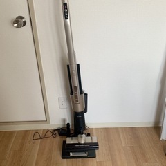 ジャンク品　アイリスオーヤマ　コードレス掃除機の画像