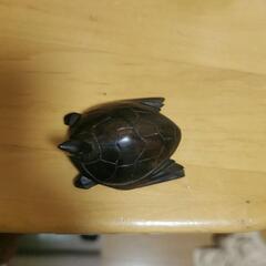 ウミガメの木彫り彫刻の画像