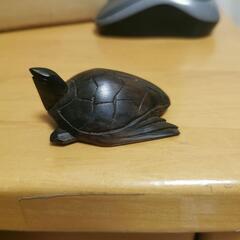 ウミガメの木彫り彫刻