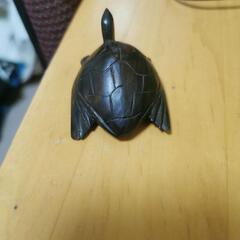 ウミガメの木彫り彫刻の画像