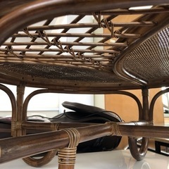 ガラス付丸テーブルの画像