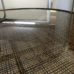 ガラス付丸テーブルの画像