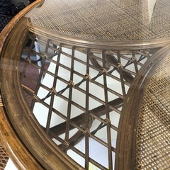 ガラス付丸テーブルの画像